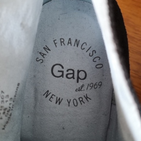 GAP Women Lace-up Bootie Black Sueded Lug Sole NEW - Picture 3 of 6